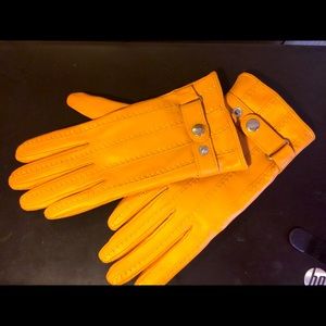 One pair gold leather gloves.  Excellent condition. Never worn.